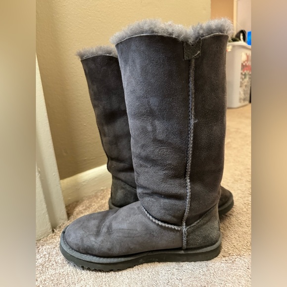 UGG Bailey Button Triplet II Boot - size 8 - FOLDABLE multiple ways to wear! - Picture 6 of 13